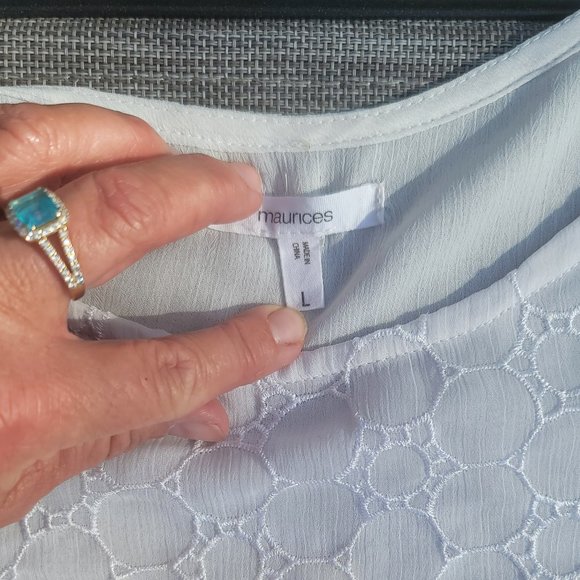 HP! $3/$33 Maurices white top, lightweight lacey print, size L, EUC - Picture 8 of 10